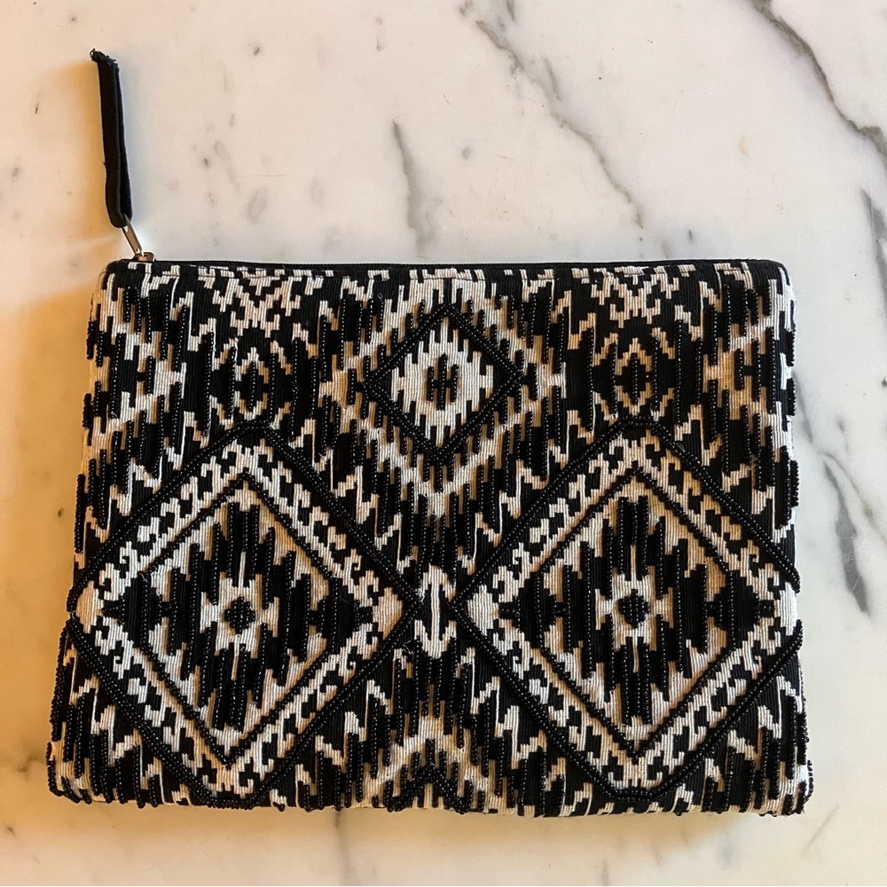 Black‎ & White Beaded Patterned Clutch with zipper & 2 inside pockets